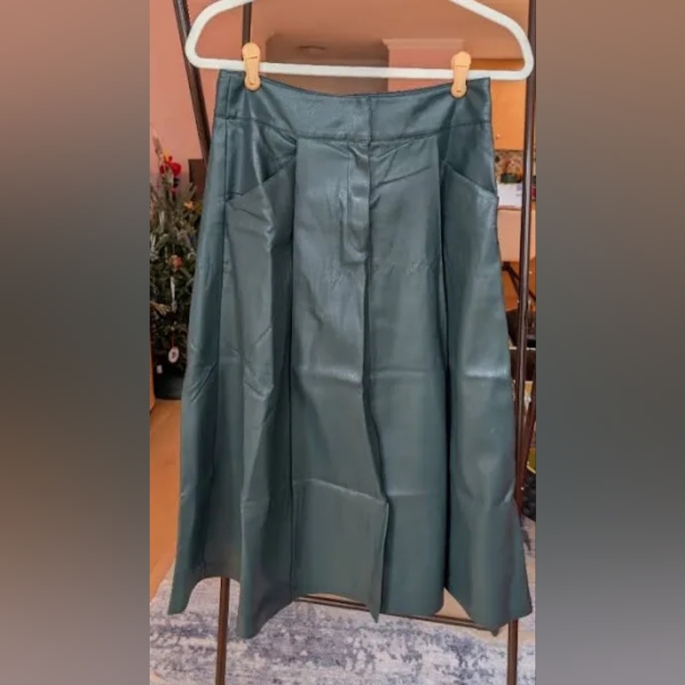 Tahari Dark Green Leather Skirt